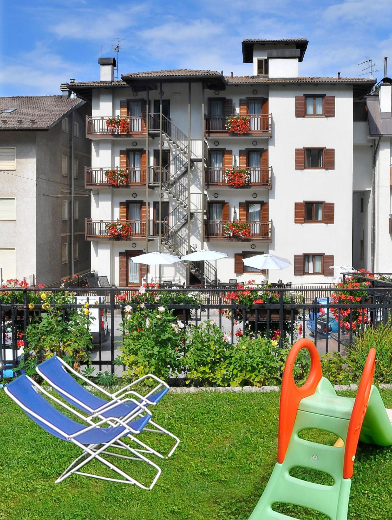Hotel Italia Baselga di Pine Exterior photo